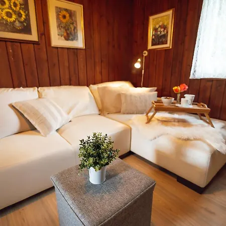 Beautiful Wooden House - Hisa Karlovsek Ferienhaus